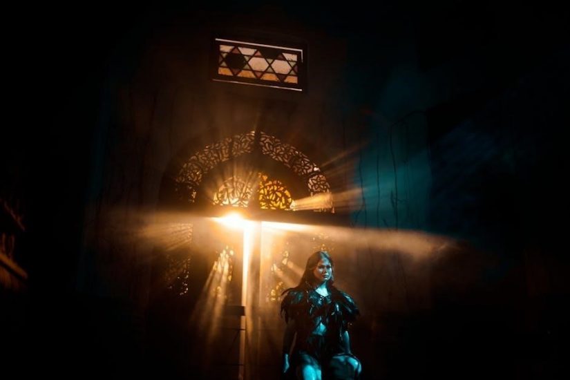 how to close sunroof manually